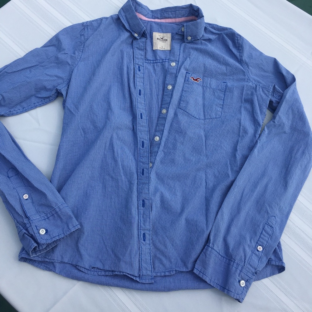 Hollister Long Sleeved Button Down!